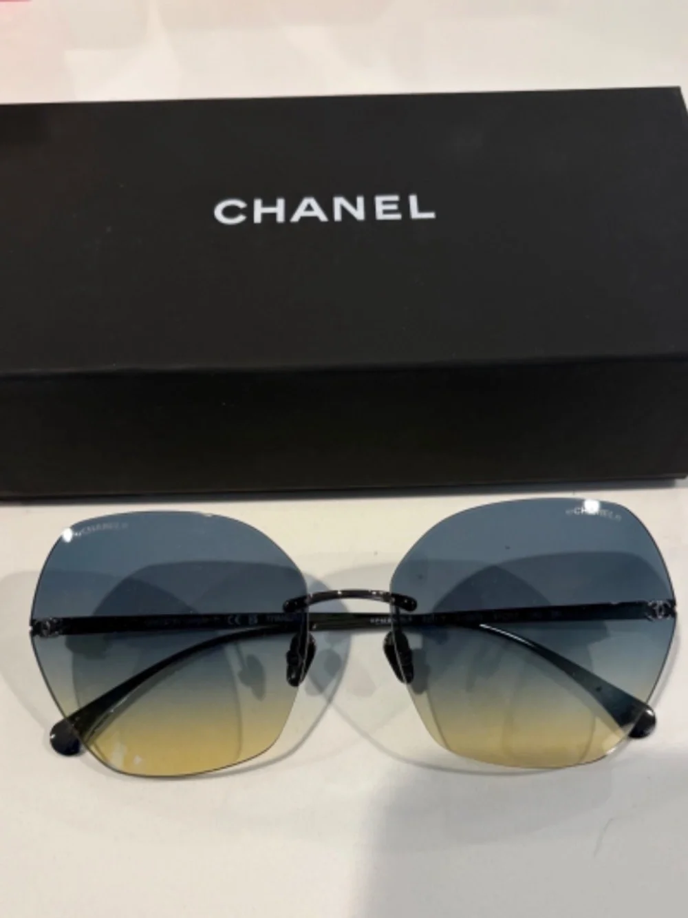 CHANEL Sunglasses